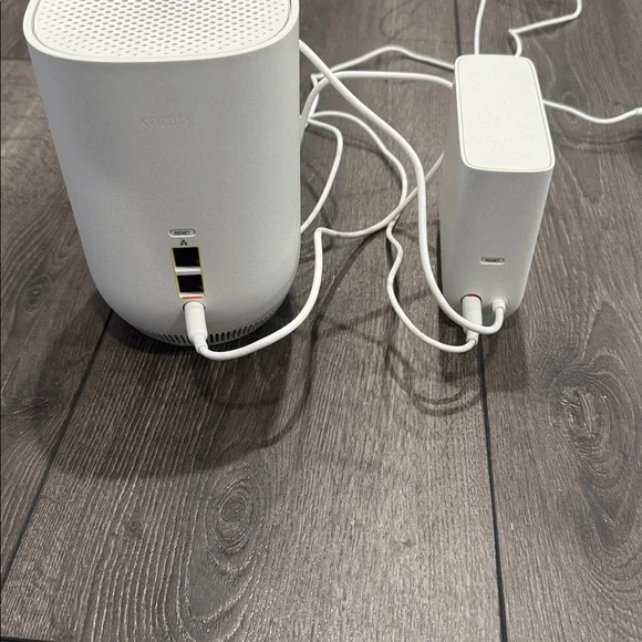 Xfinity Storm Ready Wifi Extender w/ Battery Backup - Picture 3 of 4